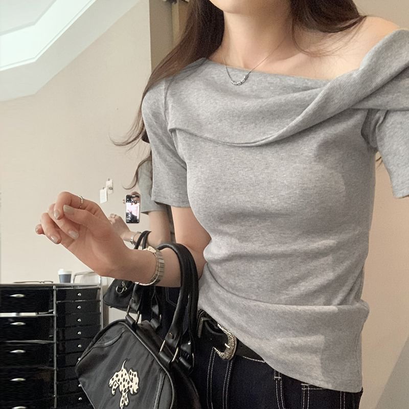 Short Off Top Plain Sleeve Shoulder