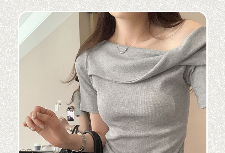 Short Off Top Plain Sleeve Shoulder