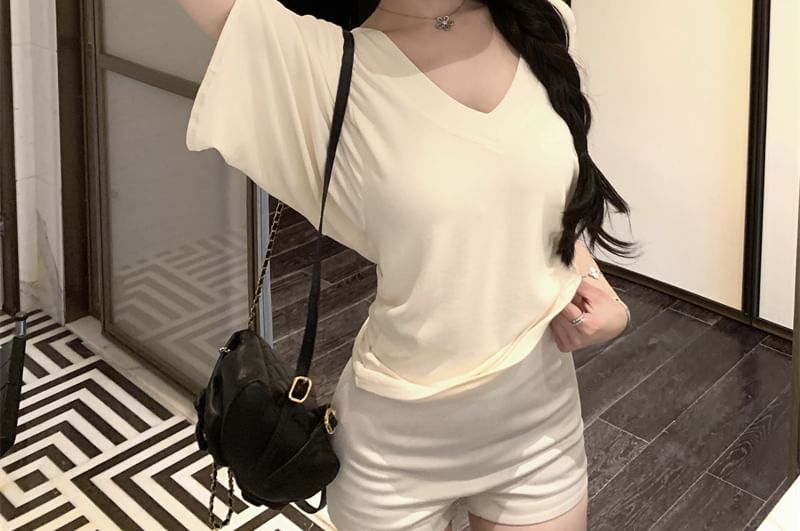 Plain Slim-Fit Batwing-Sleeved V-Neck T-Shirt