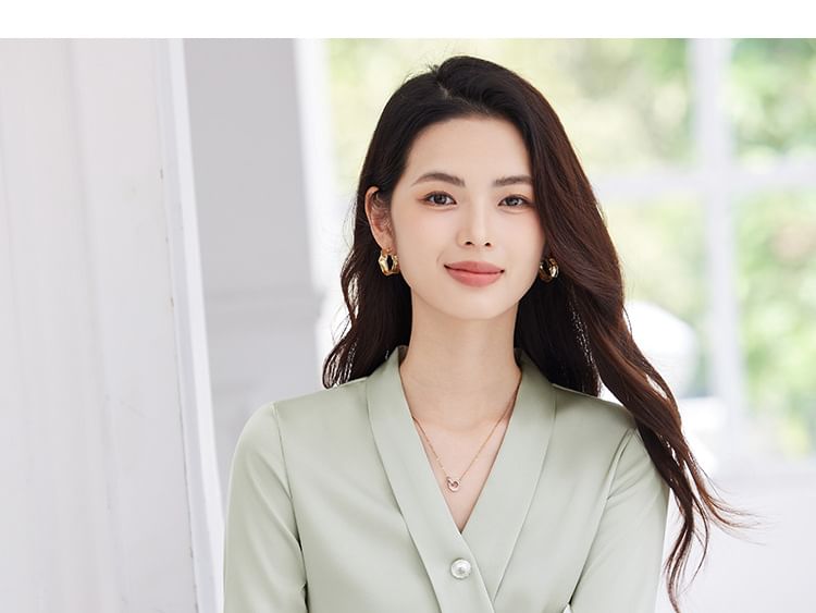 Plain V-Neck Long-Sleeved Blouse / High-Rise Midi Straight Skirt