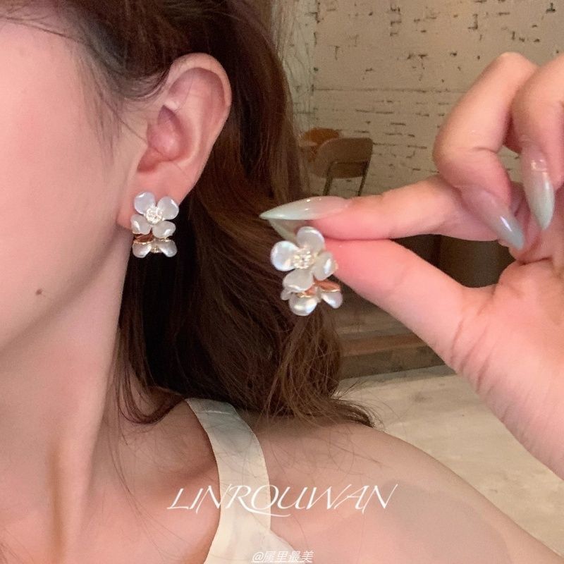 Acrylic Floral Stud Alloy Earring