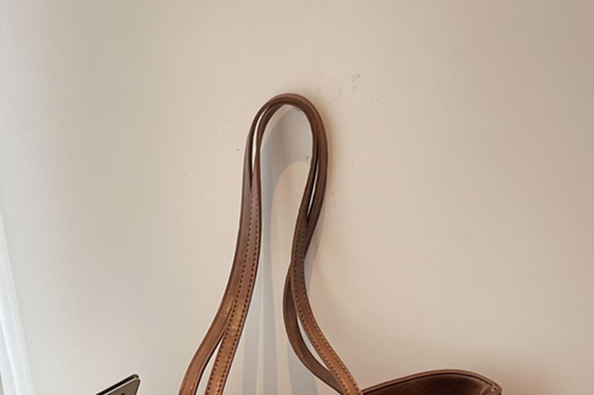 Charm With Leather Tote Plain Faux Bag