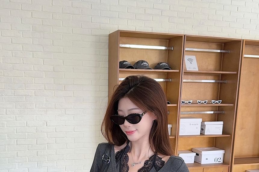 Mock Two-Piece Long-Sleeve Halter Twist Lace Panel Slim Fit Tee