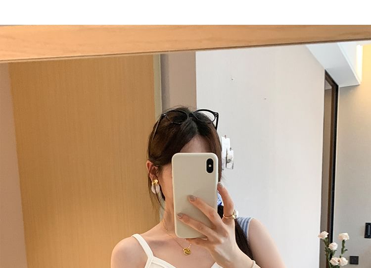 Plain Padded V-Neck Crop Cami Top