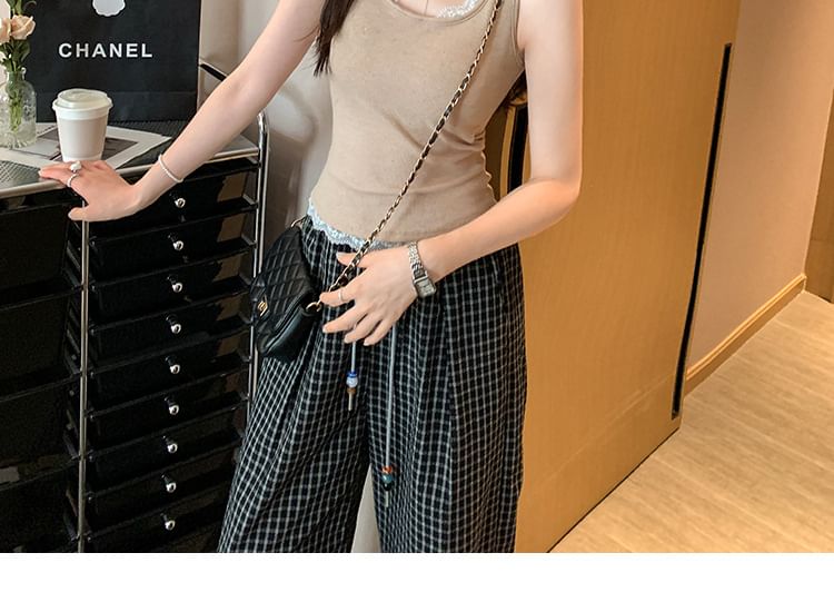 Lace Panel Scoop Neck Slim Fit Crop Tank