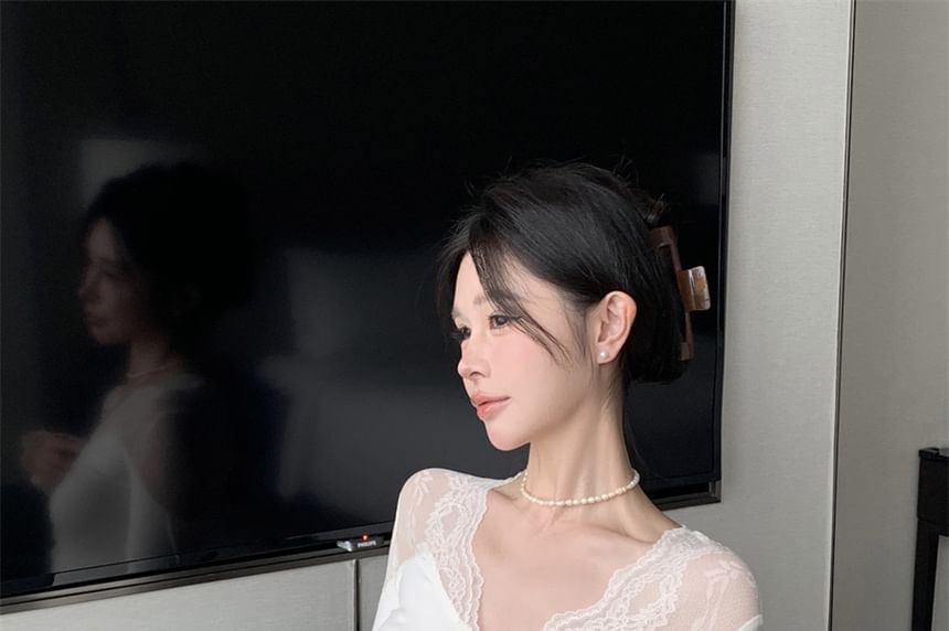 Lace-Paneled V-Neck Long-Sleeved Top