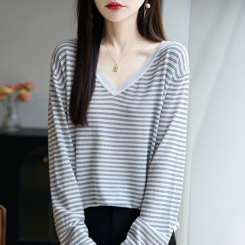 Striped V-Neck Long-Sleeved T-Shirt