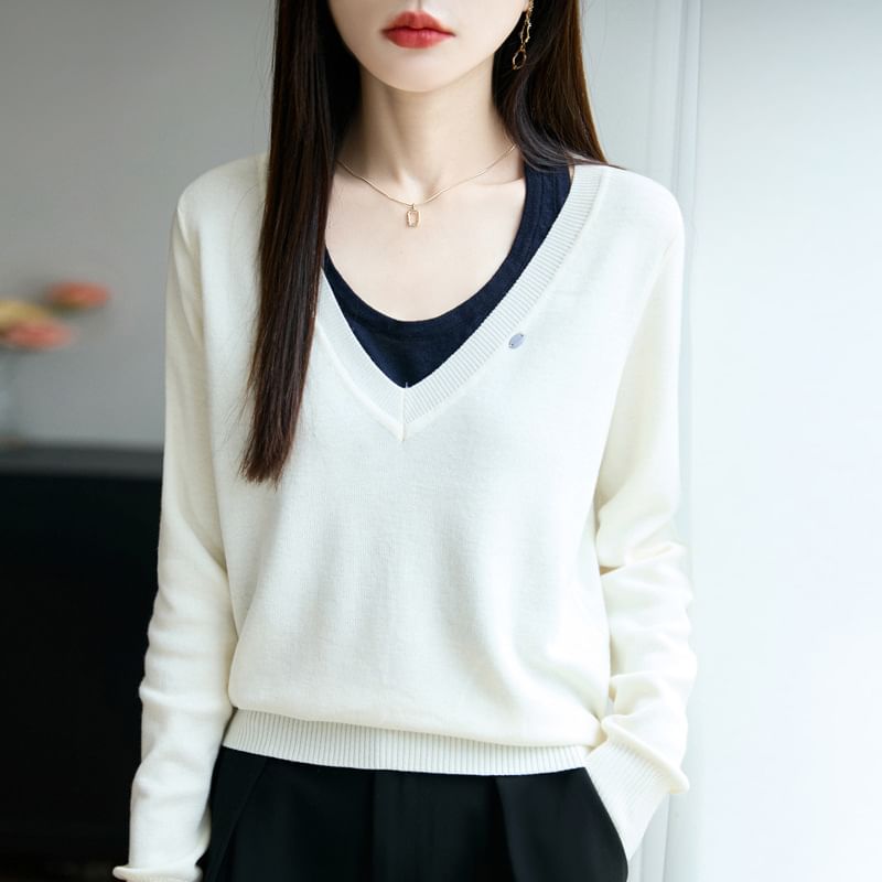 Two-Tone V-Neck Mock Two-Piece Long-Sleeved Sweater
