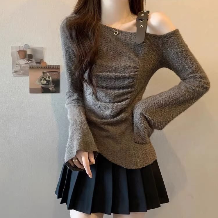 Plain Buckled Cold-Shoulder Bell-Sleeved Knit Top