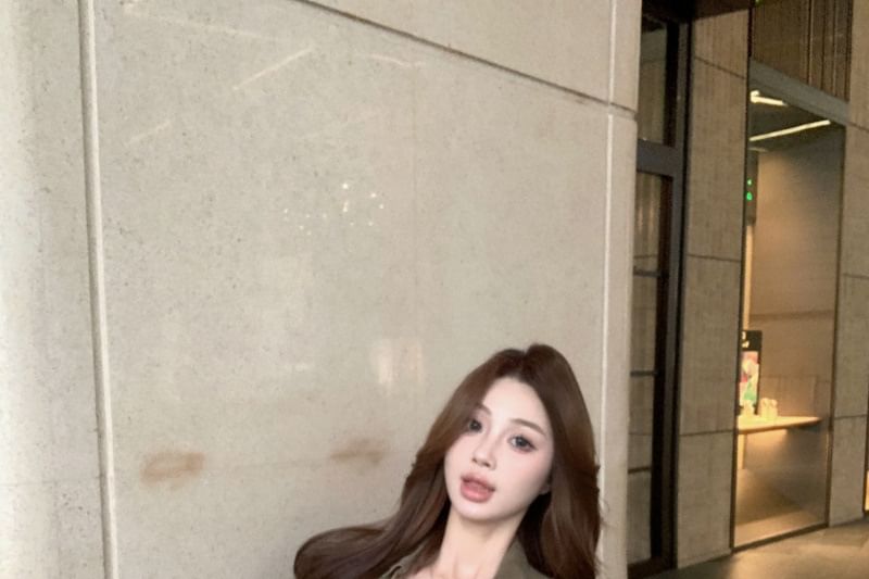 Long-Sleeve Plain Cargo Shirt / V-Neck Lace Panel Crop Slim Fit Tank Top / High Waist Shorts