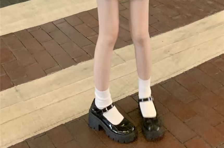 Set: Short-Sleeve V-Neck Contrast Trim Tweed Crop Button Jacket + Shorts