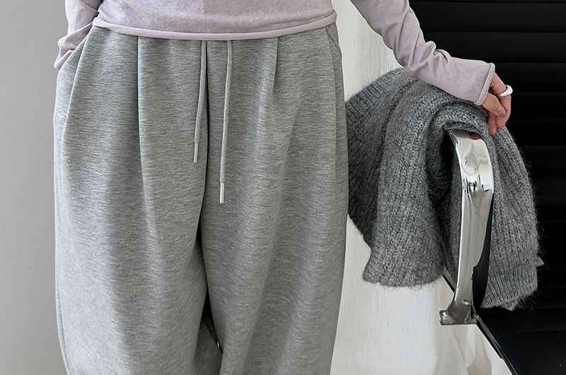 Round-Neck Long-Sleeved Slim-Fit Tee