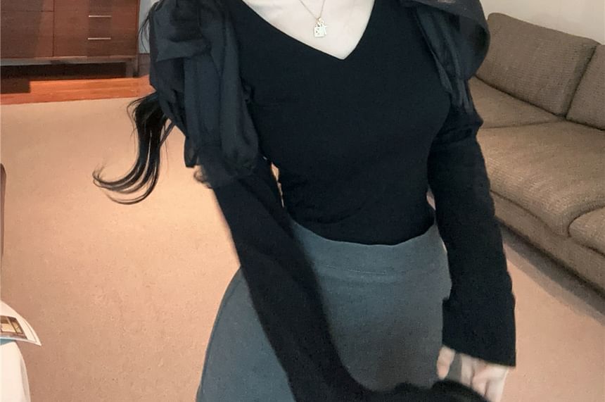 Plain Ruffle-Panel V-Neck Sleeved T-Shirt