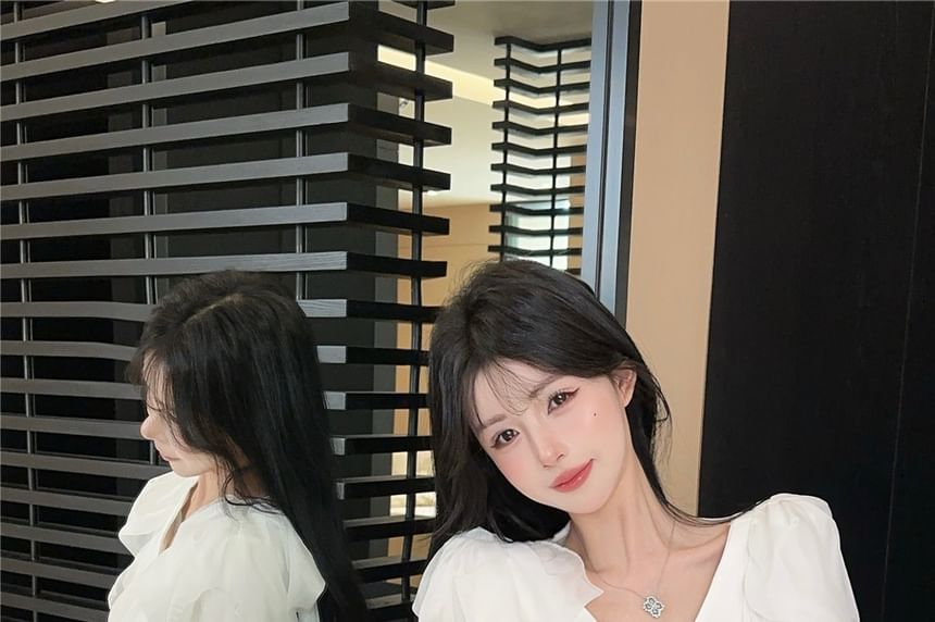 Plain Ruffle-Panel V-Neck Sleeved T-Shirt