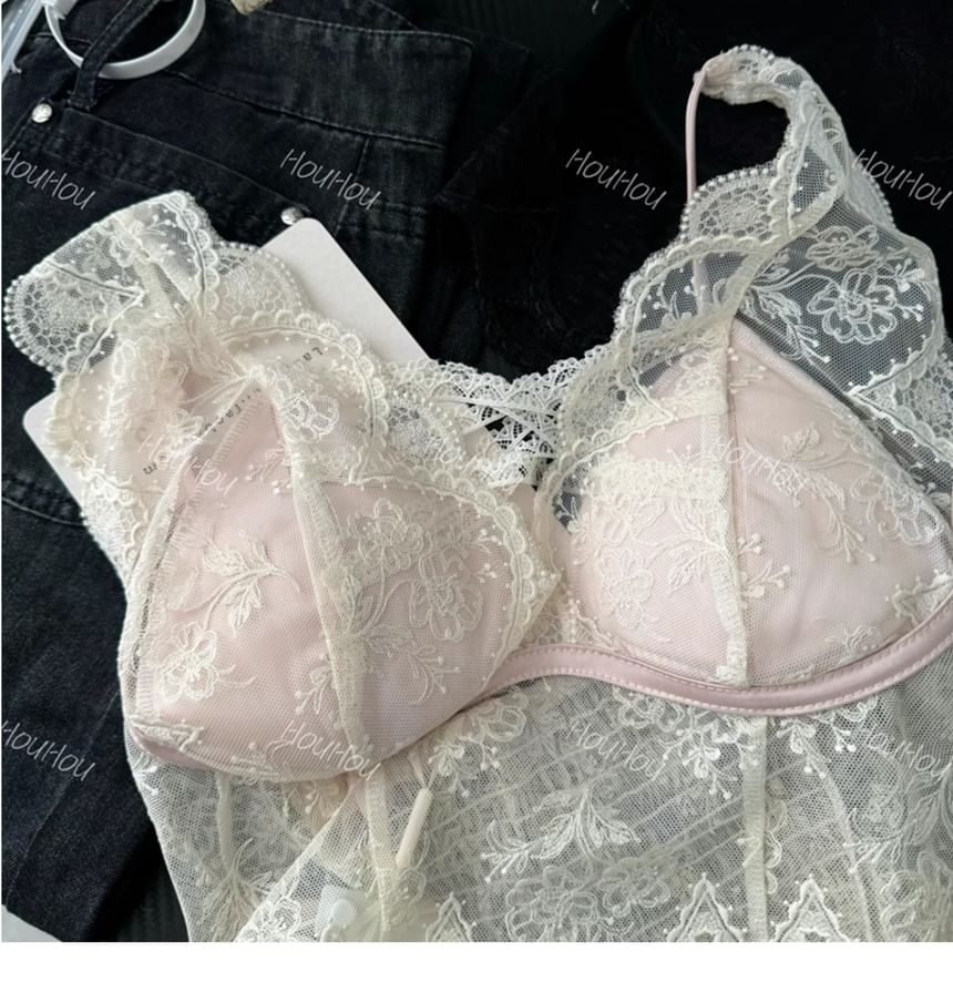 Lace Padded Cropped Tank Top