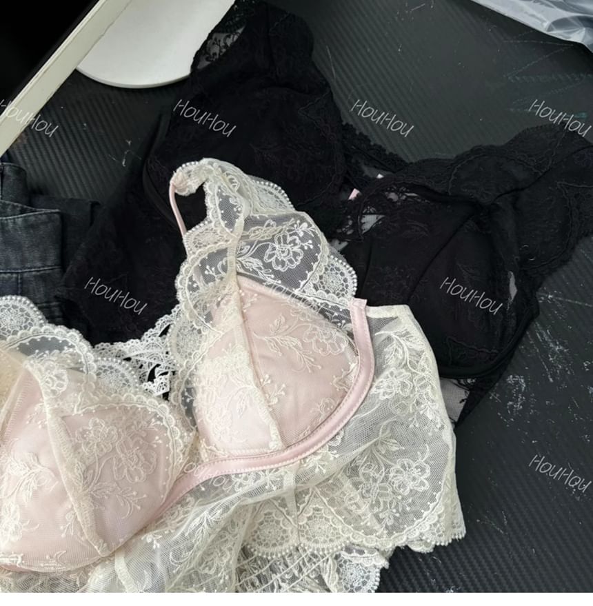 Lace Padded Crop Tank Top