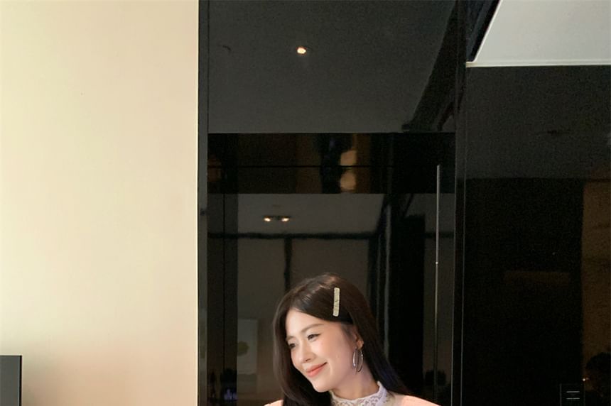 Round Neck Button Jacket & Stand Collar Lace Top