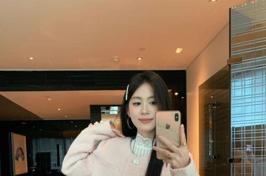 Round Neck Button Jacket & Stand Collar Lace Top