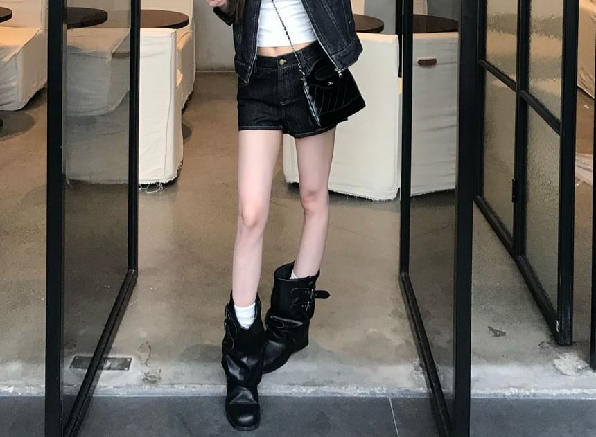 Collared Contrast Stitched Zip-Up Denim Jacket / Low Waist Hot Pants / Wide Leg Jeans