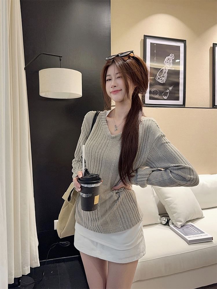 Ribbed V-Neck Cardigan / Short Sleeve V-Neck T-Shirt