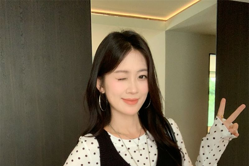 Dotted Ruffle Crew Neck Long Sleeve Tee / Scoop Neck Sweater Vest