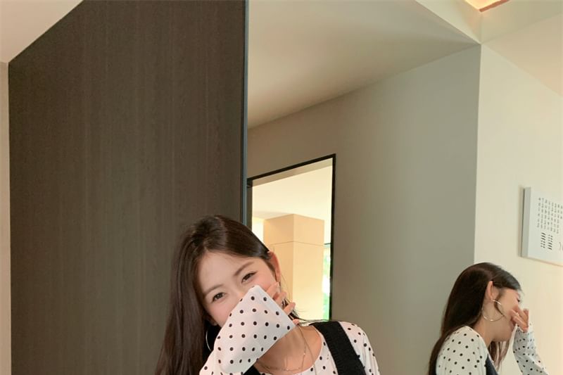 Dotted Ruffle Crew Neck Long Sleeve Tee / Scoop Neck Sweater Vest