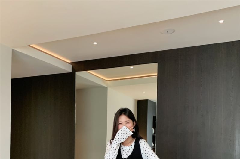Dotted Ruffle Crew Neck Long Sleeve Tee / Scoop Neck Sweater Vest