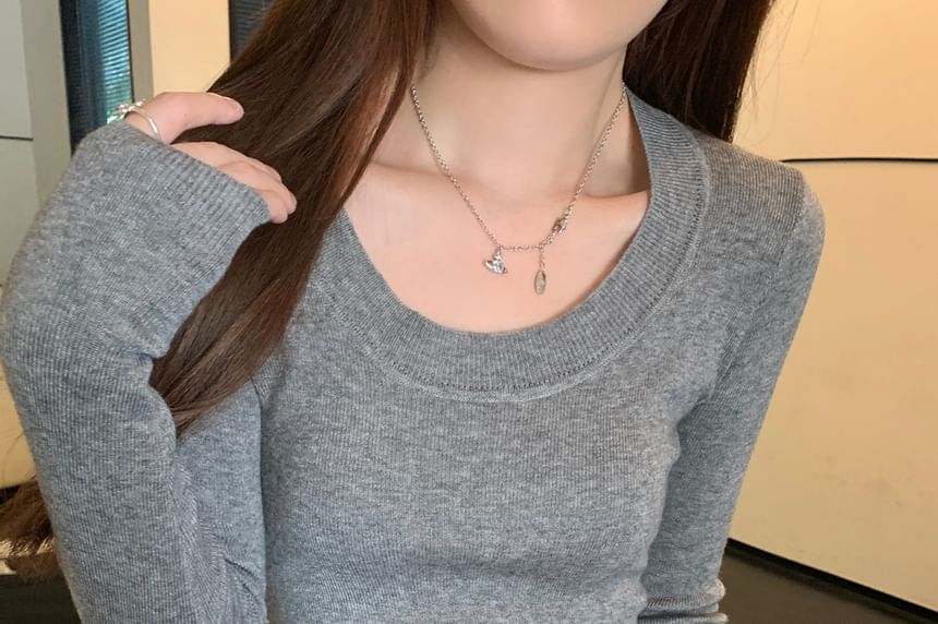 Scoop-Neck Long-Sleeve Basic Knit Tee