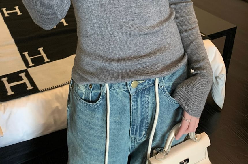 Scoop-Neck Long-Sleeve Basic Knit Tee