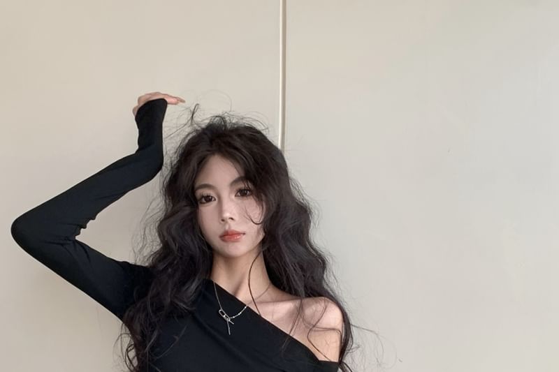 Cold-Shoulder Long Sleeve Shirred Asymmetric T-Shirt
