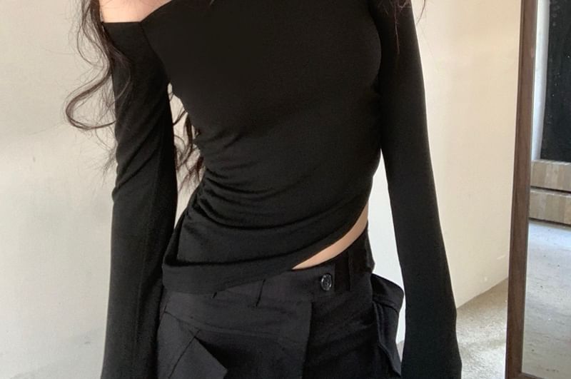 Cold-Shoulder Long Sleeve Shirred Asymmetric T-Shirt