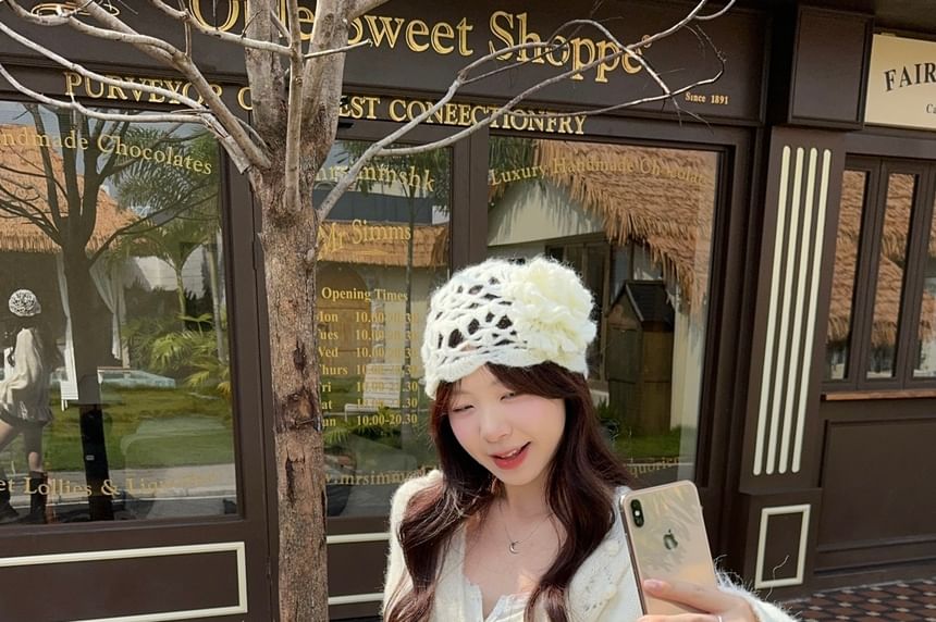 Eyelet Lace Cami Top / V-Neck Long Sleeve Bobble Sweater