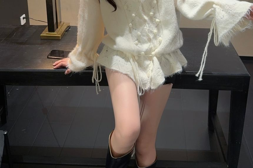 Eyelet Lace Cami Top / V-Neck Long Sleeve Bobble Sweater