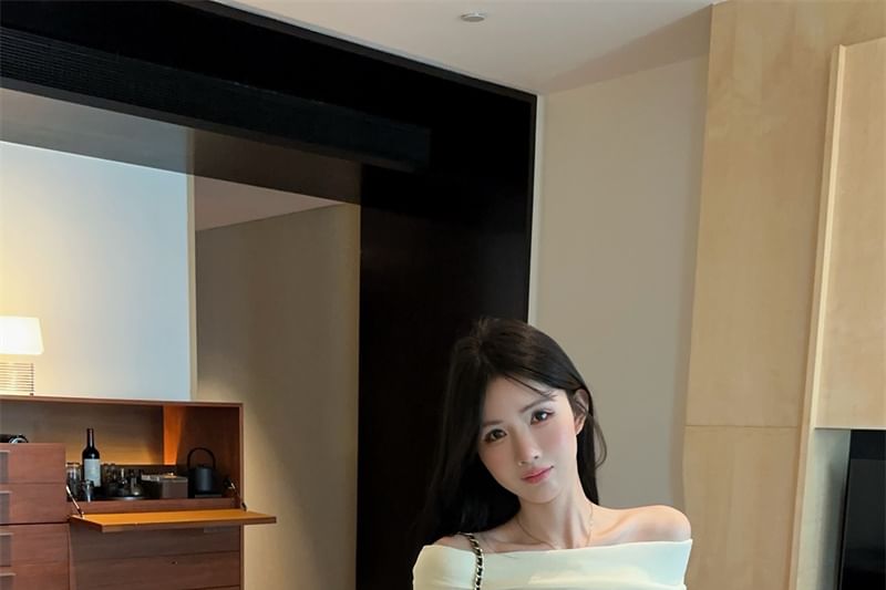 Boat-Neck Short-Sleeve Knit Top with Arm Sleeves and Belt Set