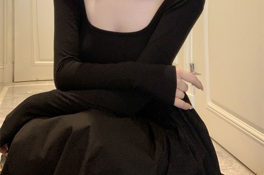 Long-Sleeve Scoop Neck Plain Maxi A-Line Dress