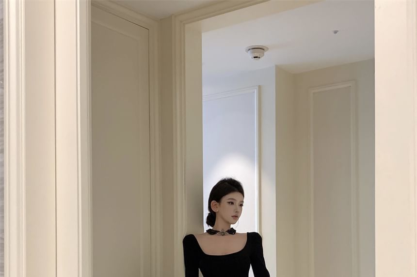 Long-Sleeve Scoop Neck Plain Maxi A-Line Dress