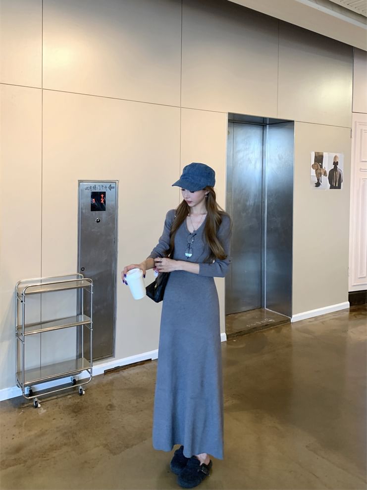 Long-Sleeve Scoop Neck Maxi A-Line Knit Dress