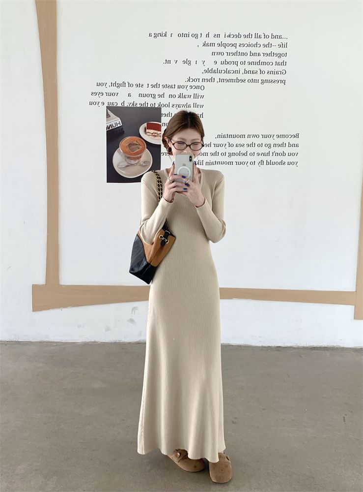 Long-Sleeve Scoop Neck Maxi A-Line Knit Dress