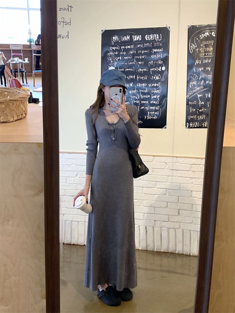 Long-Sleeve Scoop Neck Maxi A-Line Knit Dress