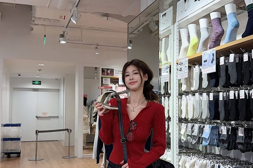 Long Sleeve V-Neck Hooded Cable Knit Cropped Top