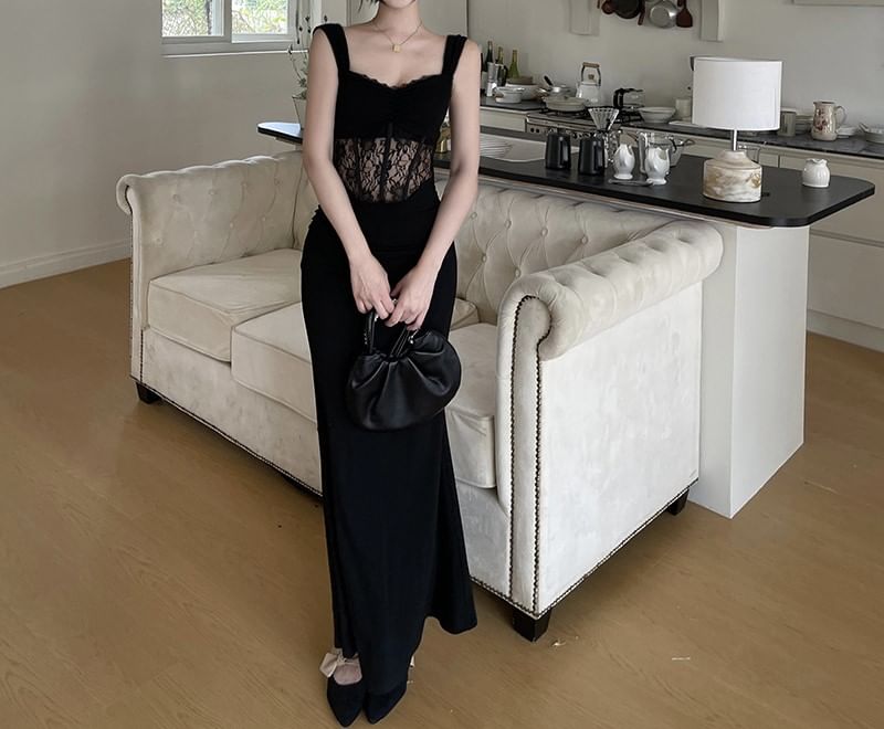 Sleeveless V-Neck Lace Maxi Mermaid Dress
