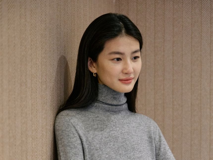 Long-Sleeve Turtleneck Knit Top