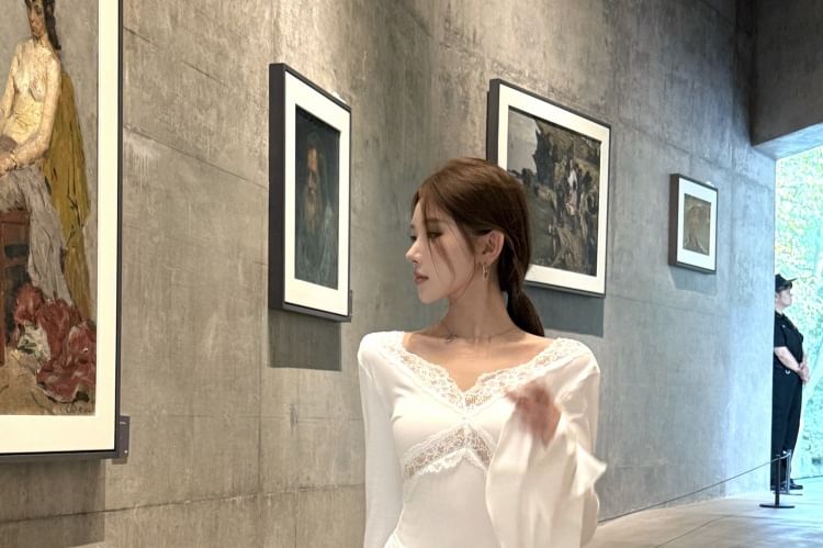 Long-Sleeve V-Neck Plain Knot Lace Panel Maxi Sheath Dress