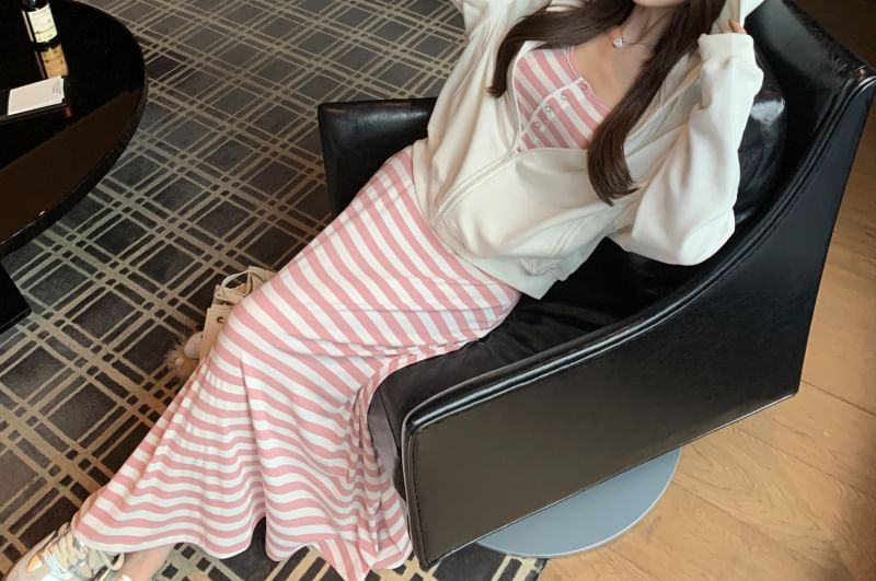 V-Neck Plain Pullover / Spaghetti Strap Striped Maxi A-Line Dress