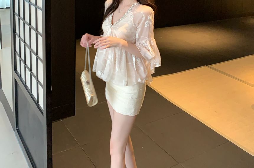 3/4-Sleeve V-Neck Blouse / Mini Skirt