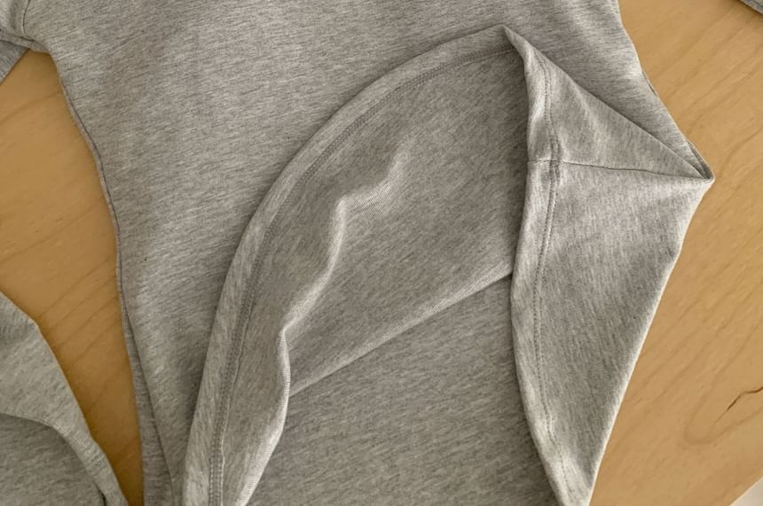 Plain Padded Tee with Round Neck and Long Sleeves