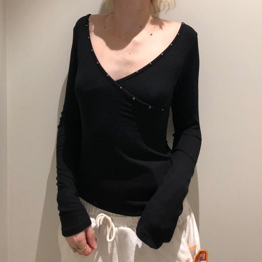 Studded V-Neck Fitted Long-Sleeve Tee