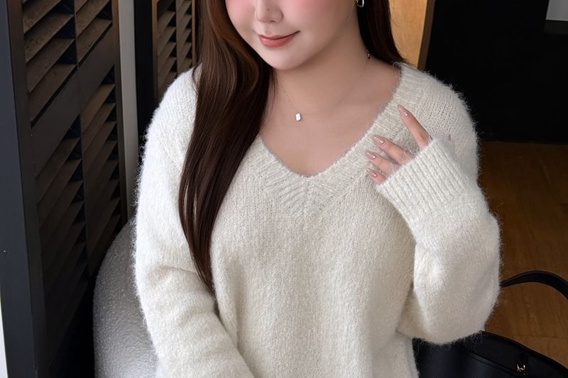 Classic V-Neck Solid Knit Pullover