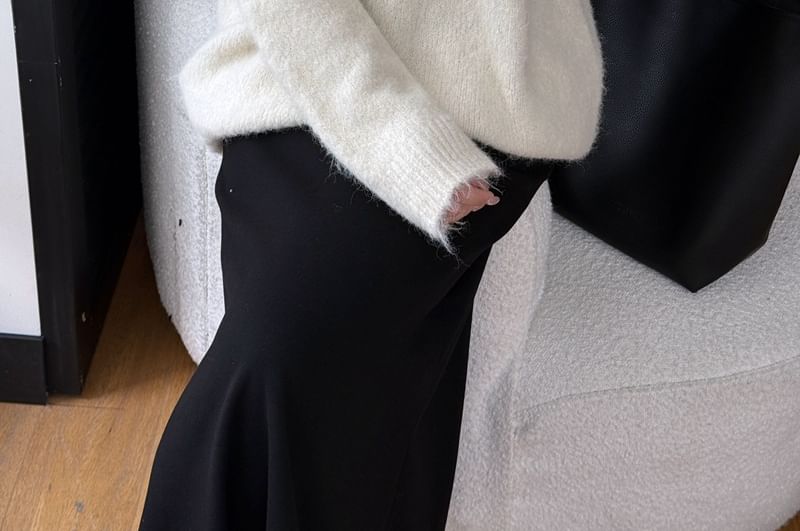 Classic V-Neck Solid Knit Pullover