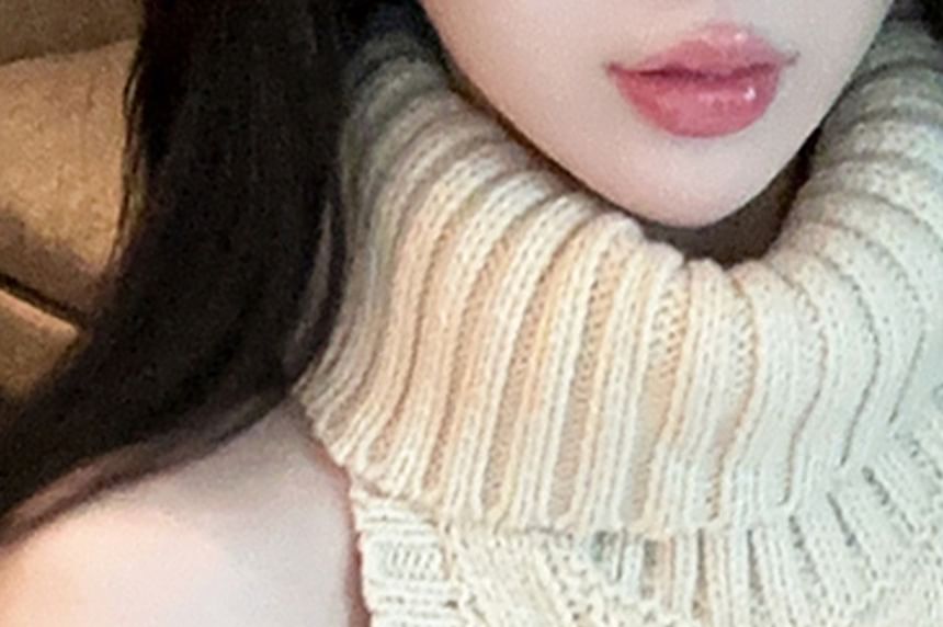 Cozy Turtleneck Cable Knit Fit Top with Halter Design